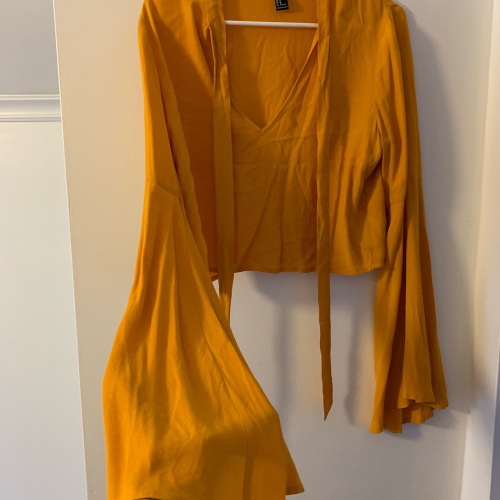 Bell sleeves crop blouse